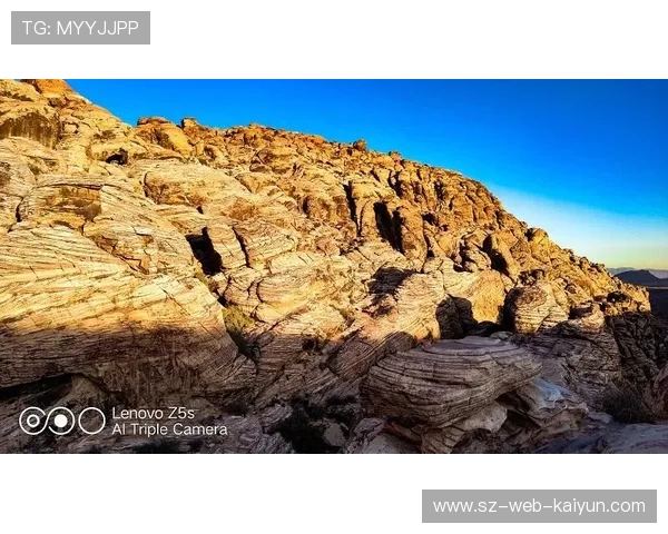 梁平主场无人机悬挂足球开球 点燃科技与浪漫的激情瞬间